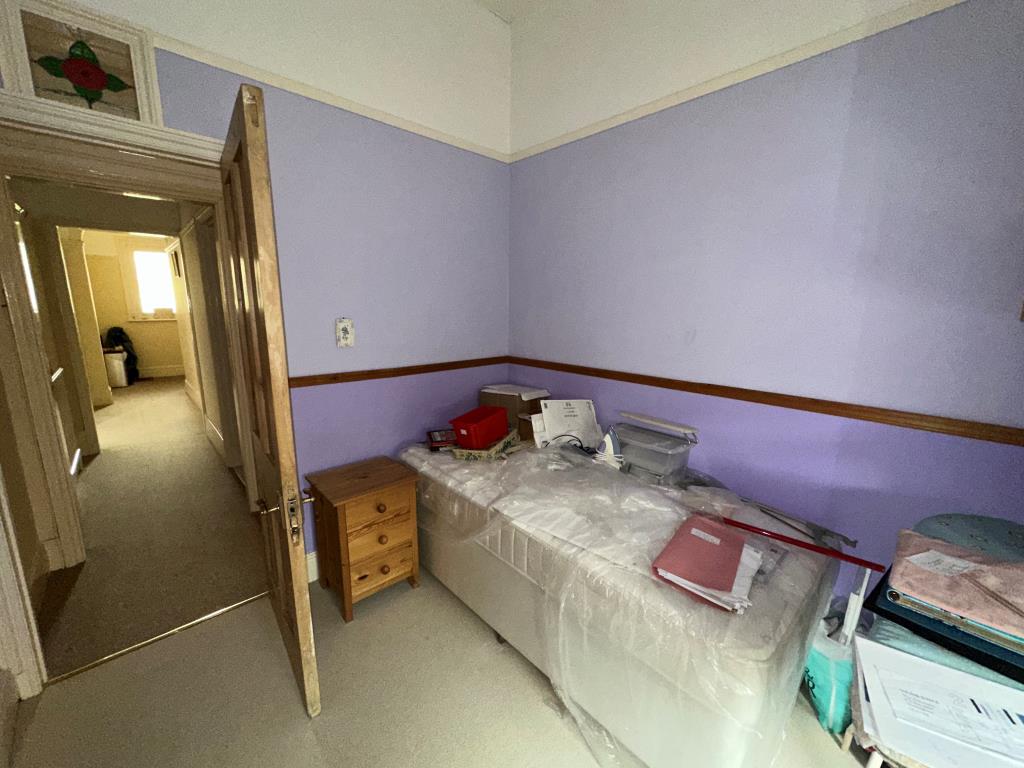 Lot: 74 - SUBSTANTIAL THREE-BEDROOM GARDEN FLAT FOR REFURBISHMENT - Second Bedroom